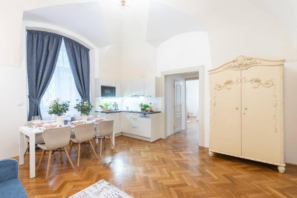 Rose Apartments / Romantic & Cozy / City Center Prague Ngoại thất bức ảnh