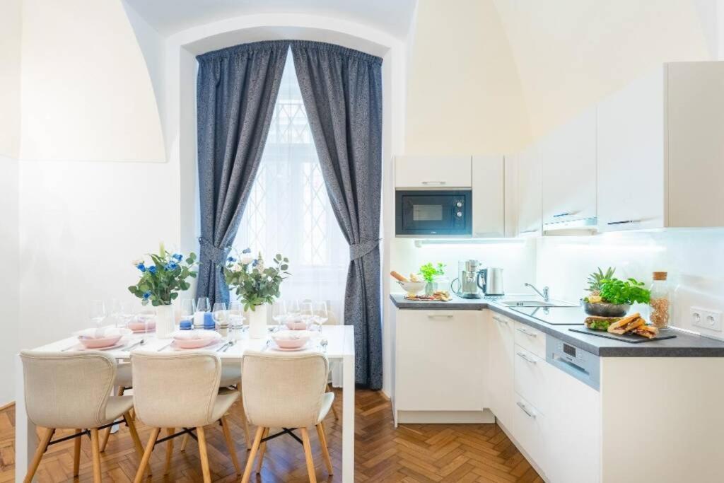 Rose Apartments / Romantic & Cozy / City Center Prague Ngoại thất bức ảnh