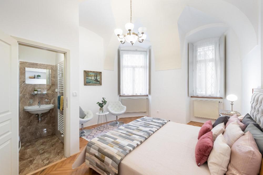 Rose Apartments / Romantic & Cozy / City Center Prague Ngoại thất bức ảnh